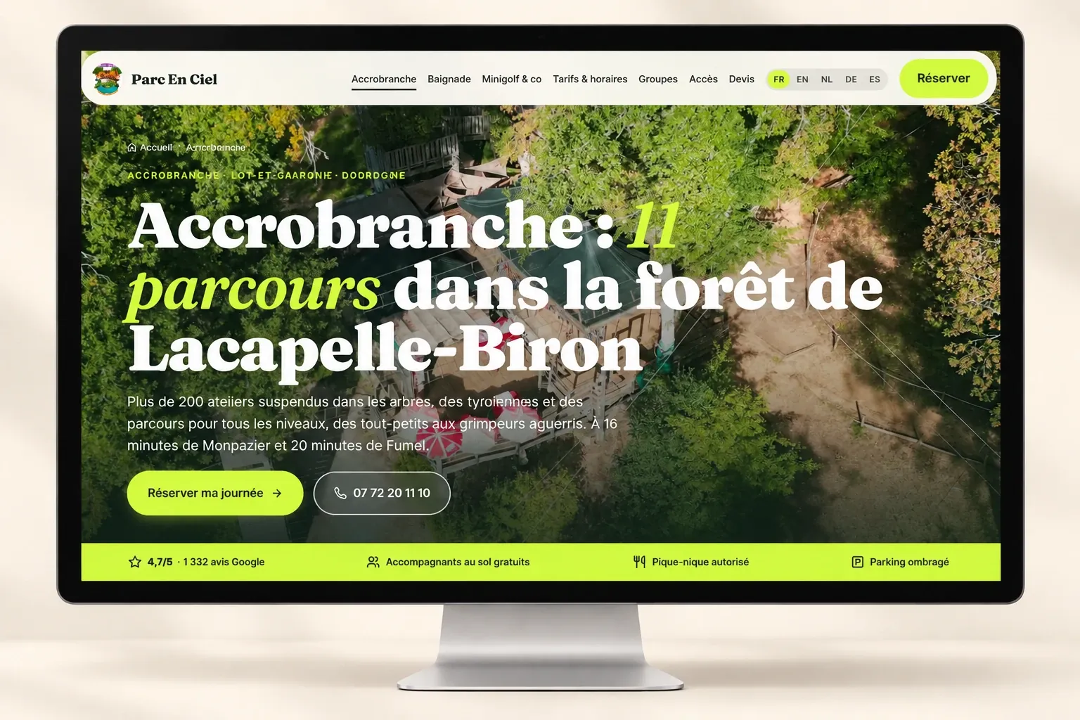 Maquette de la page Accrobranche de Parc En Ciel : vue aérienne d'un parcours dans les arbres, titre « Accrobranche : 11 parcours dans la forêt de Lacapelle-Biron », boutons de réservation et d'appel, bandeau de réassurance