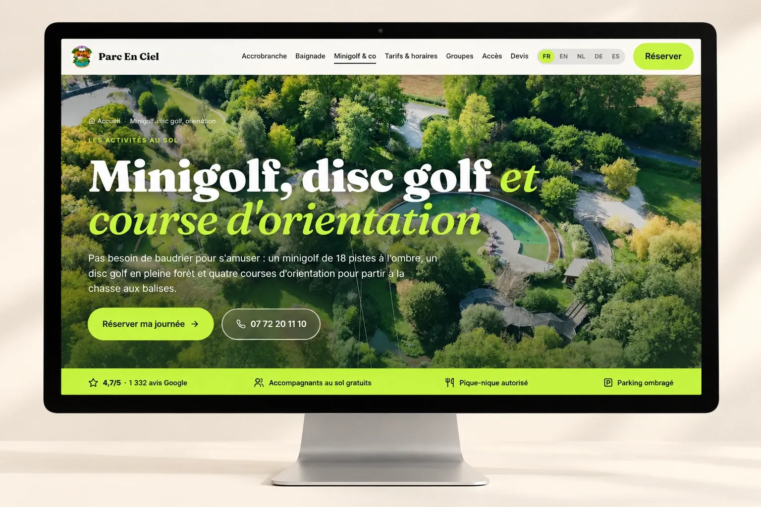 Maquette de la page Minigolf, disc golf et course d'orientation de Parc En Ciel : vue aérienne du parc, titre et présentation des activités au sol